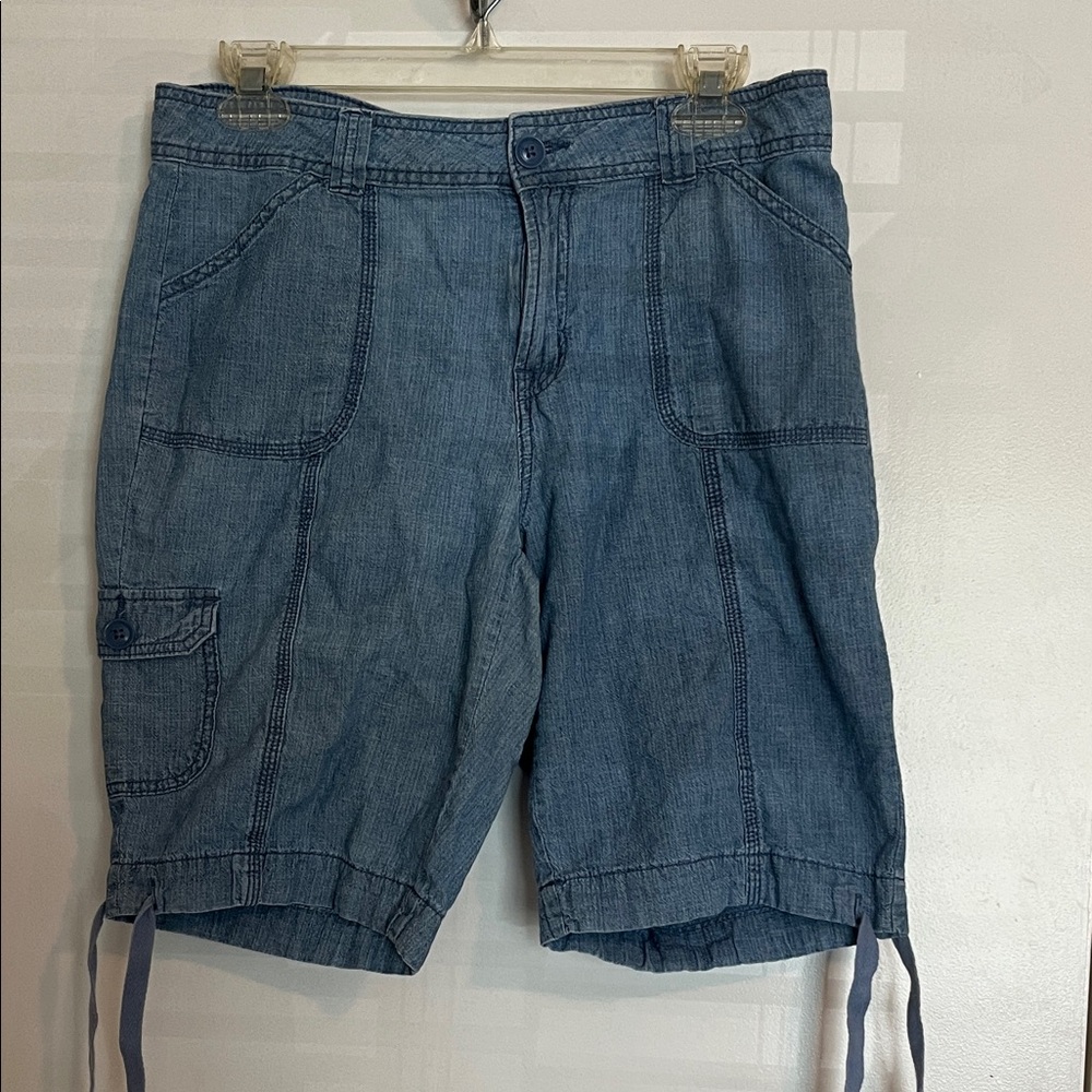 St John’s Bay Women’s Denim Blue Cargo Shorts Long Relaxed Loose Size 8